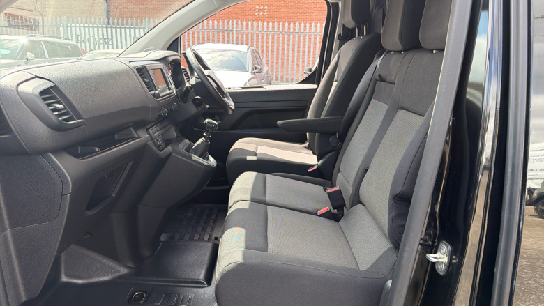 Vauxhall Vivaro L2 Diesel 3100 2.0d 145PS Pro H1 Van